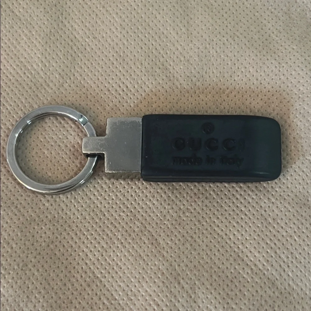 Gucci Black & Silver Key Holder Chain Unisex Simple Elegant Made in Italy Luxury
